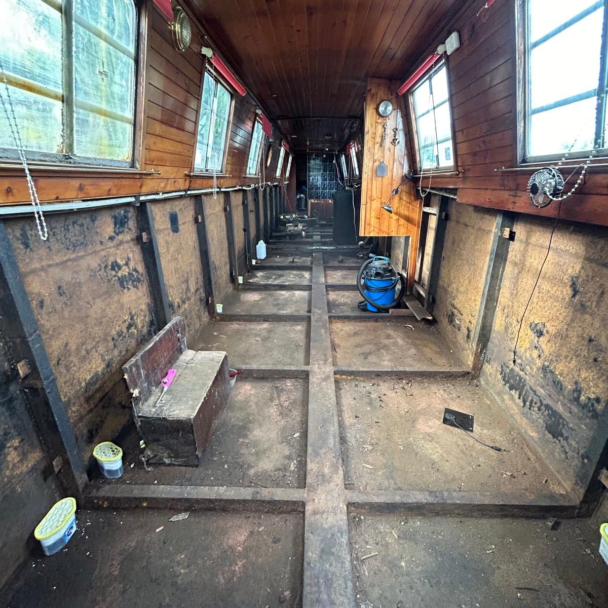 Expert Narrowboat Hull Testing